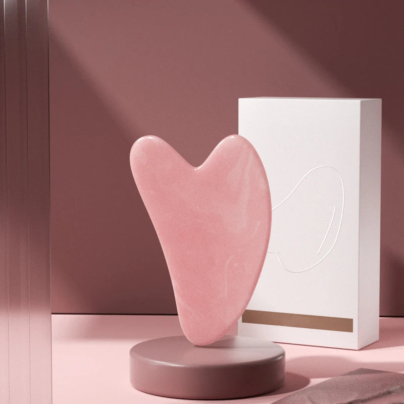 Rosenquarz Gua Sha Herz – Gesichtsmassage-Tool für eine entspannende Beauty-Routine