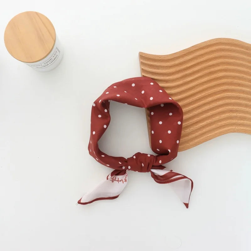 Französisches Vintage-Haarband – Retro-Punkte im eleganten Hepburn-Stil